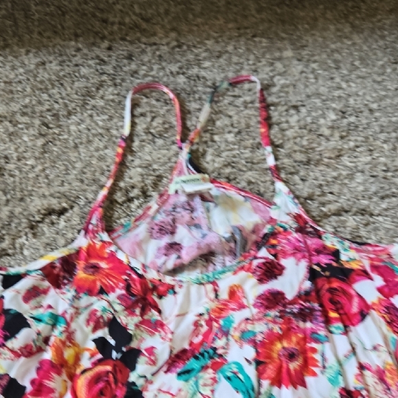 Vivid Imports Size Large Racer Back Floral Tank With White Knit Fringe - Picture 4 of 8